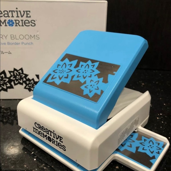 Creative Memories Merry Blooms Poinsettia Standalone Decorative Border Punch NEW - Picture 5 of 9